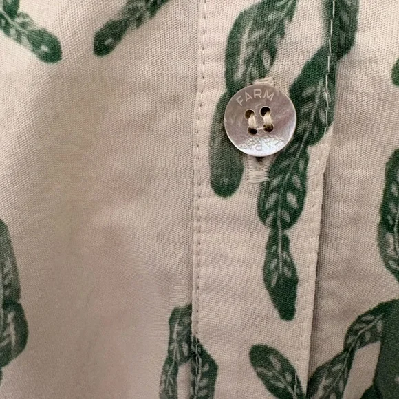 FARM Rio Green Crab Print Button-Up Shirt Size Medium LIKE NEW! Extremely RARE - Picture 7 of 10